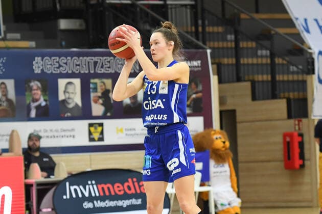 Halle, Deutschland 14. Februar 2021: 1.BBL - Damen - 2020 2021 - Gisa Lions SV Halle vs. TSV Wasserburg Charlotte Kreuter (Halle) Erdgas Sportarena Sachsen Anhalt Copyright: xFotostandx xxBallaschx