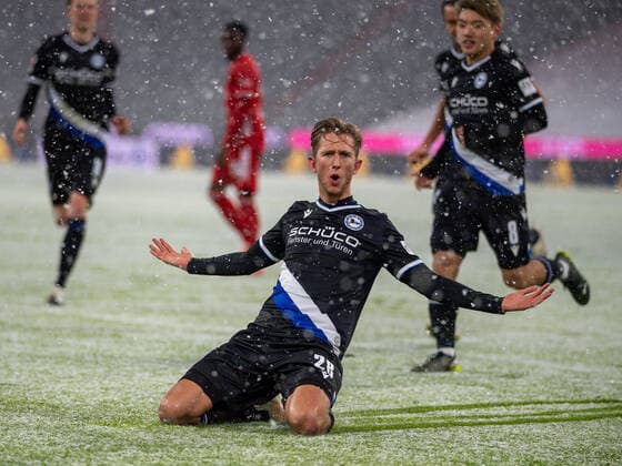 Bilder des Jahres 2021, Sport 02 Februar Sport Themen der Woche KW07 Sport Bilder des Tages GER, FC Bayern Muechen vs. Arminia Bielefeld, Fussball, Bundesliga, 21. Spieltag, Saison 2020 2021, 15.02.2021 Tor zum 1:0 durch Michael Vlap (DSC Arminia Bielefeld 28), GER, FC Bayern Muechen vs. Arminia Bielefeld, Fussball, Bundesliga, 21. Spieltag, Saison 2020 2021, 15.02.2021, DFB DFL regulations prohibit any use of photographs as image sequences and or quasi-video., Foto: EIBNER Sascha Walther POOL Muenchen Allianz Arena Bayern Deutschland *** GER, FC Bayern Muechen vs Arminia Bielefeld, Football, Bundesliga, 21 Matchday, Season 2020 2021, 15 02 2021 Goal to 1 0 by Michael Vlap DSC Arminia Bielefeld 28 , GER, FC Bayern Muechen vs Arminia Bielefeld, Football, Bundesliga, 21 Matchday, Season 2020 2021, 15 02 2021, DFB DFL regulations prohibit any use of photographs as image sequences and or quasi video , Foto EIBNER Sascha Walther POOL Muenchen Allianz Arena Bayern Germany Poolfoto EIBNER Sascha Walther ,EDITORIAL USE ONLY