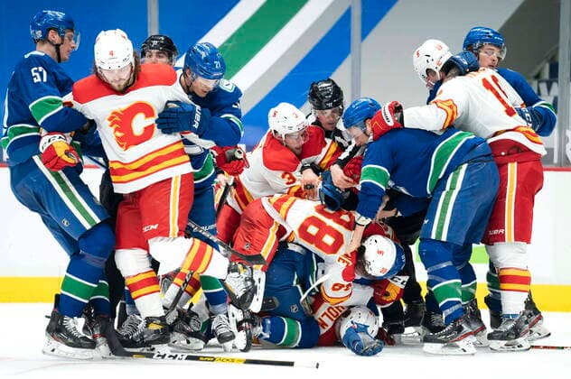 Bilder des Jahres 2021, Sport 02 Februar Sport Themen der Woche KW07 Sport Bilder des Tages February 15, 2021, Vancouver, BC, Canada: Vancouver Canucks fight with the Calgary Flames during third period NHL, Eishockey Herren, USA action in Vancouver, Monday, February 15, 2021. Canada News - February 15, 2021  - ZUMAc35_ 20210215_zaf_c35_106 Copyright: xJonathanxHaywardx