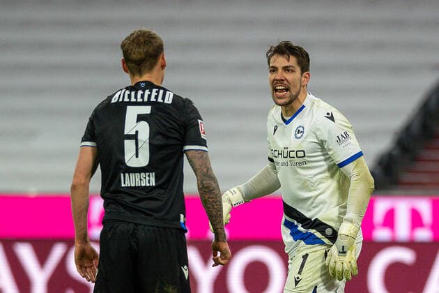 GER, FC Bayern Muechen vs. Arminia Bielefeld, Fussball, Bundesliga, 21. Spieltag, Saison 2020 2021, 15.02.2021 Jacob Laursen (DSC Arminia Bielefeld 05), Stefan Ortega Moreno (DSC Arminia Bielefeld 01), GER, FC Bayern Muechen vs. Arminia Bielefeld, Fussball, Bundesliga, 21. Spieltag, Saison 2020 2021, 15.02.2021, DFB DFL regulations prohibit any use of photographs as image sequences and or quasi-video., Foto: EIBNER Sascha Walther POOL Muenchen Allianz Arena Bayern Deutschland