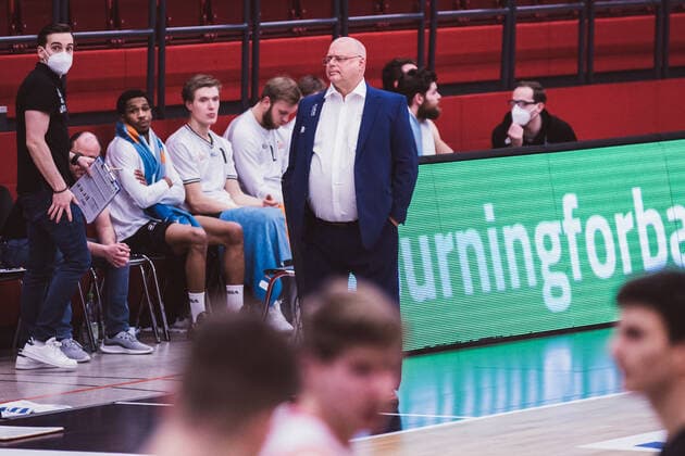 ProA: 10. Spieltag - Artland Dragons vs. Science City Jena, 16.02.2021 Steven Clauss (Science City Jena, Assistant Coach); ProA: 10. Spieltag - Artland Dragons vs. Science City Jena am 16.02.2021 in Quakenbrueck (Artland Arena), Germany, Copyright: xBEAUTIFULxSPORTS Neddermannx
