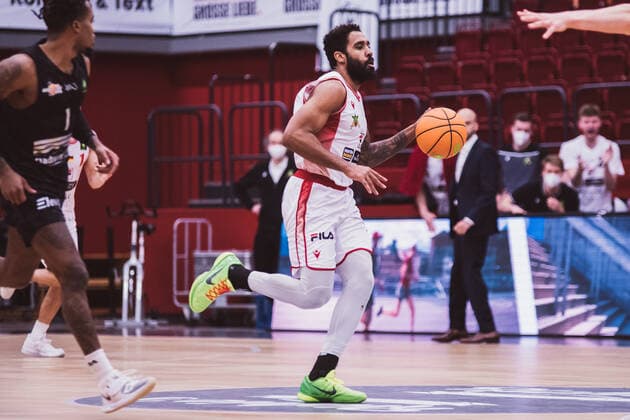 ProA: 10. Spieltag - Artland Dragons vs. Science City Jena, 16.02.2021 Gerel David Simmons (Artland Dragons, 11); ProA: 10. Spieltag - Artland Dragons vs. Science City Jena am 16.02.2021 in Quakenbrueck (Artland Arena), Germany, Copyright: xBEAUTIFULxSPORTS Neddermannx
