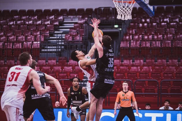 ProA: 10. Spieltag - Artland Dragons vs. Science City Jena, 16.02.2021 Leon Iduma Okpara (Artland Dragons, 12), Stephan Haukohl (Science City Jena, 35); ProA: 10. Spieltag - Artland Dragons vs. Science City Jena am 16.02.2021 in Quakenbrueck (Artland Arena), Germany, Copyright: xBEAUTIFULxSPORTS Neddermannx