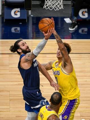 Minnesota Timberwolves guard Ricky Rubio (R) goes up for a shot as Los Angeles Lakers forward Kyle Kuzma (R) tries to defend during second half of the NBA, Basketball Herren, USA basketball game between the Los Angeles Lakers. Los Angeles Lakers vs. Minnesota Timberwolves !ACHTUNG: NUR REDAKTIONELLE NUTZUNG!  Copyright: xCRAIGxLASSIGx AME6295 20210217-637491391864274066