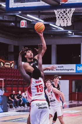 ProA: 10. Spieltag - Artland Dragons vs. Science City Jena, 16.02.2021 Rafael Alberton Rodrigues (Science City Jena, 21), Quadir Hassan Welton (Artland Dragons, 15); ProA: 10. Spieltag - Artland Dragons vs. Science City Jena am 16.02.2021 in Quakenbrueck (Artland Arena), Germany, Copyright: xBEAUTIFULxSPORTS Neddermannx