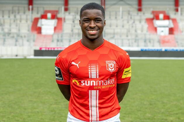 Braydon Marvin Manu; HFC Hallescher Fussballclub e.V; 3.Liga, Porträttermin 2020 2021, Halle Saale Sachsen-Anhalt Deutschland Erdgas Sportpark