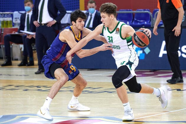 February 18, 2021, Barcelona, Spain: Rokas Jokubaitis of Zalgiris Kaunas in action with Leandro Bolmaro of FC Barcelona, Barca during the Turkish Airlines EuroLeague match between FC Barcelona and Zalgiris Kaunas at Palau Blaugrana in Barcelona, Spain. Barcelona Spain - ZUMAd159 20210218_zia_d159_029 Copyright: xGerardxFrancox