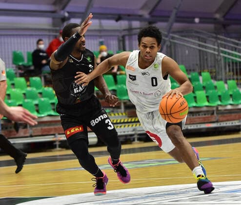 19.02.2021 - Basketball - Saison 2020 2021 - 2. Bundesliga Pro-A - 22. Spieltag: Nürnberg Falcons Basketball Club NBC - Kirchheim Knights - OGo - Richard Lawrence Williams Jr (3, Kirchheim Knights ) Tra Holder (0, Nürnberg Falcons BC NBC )