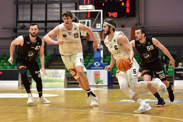 19.02.2021 - Basketball - Saison 2020 2021 - 2. Bundesliga Pro-A - 22. Spieltag: Nürnberg Falcons Basketball Club NBC - Kirchheim Knights - OGo - Andreas Kronhardt (47, Kirchheim Knights ) Jonathan Maier (13, Nürnberg Falcons BC NBC ) Martin Bogdanov (6, Nürnberg Falcons BC NBC ) Karlo Miksic (55, Kirchheim Knights )