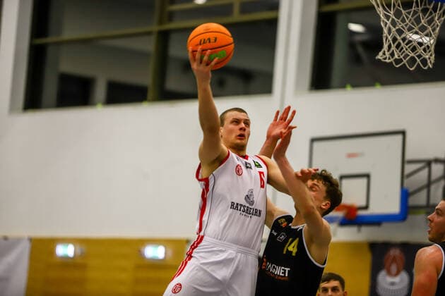 Basketball I Herren I Saison 2020 2021 I Barmer 2. Bundesliga ProB I 16. Spieltag I ETV Hamburg - SSV LOK Bernau I 19.02.2021 Leonard Eckmann (6, ETV Hamburg), Christoph Tilly (14, SSV LOK Bernau) Hamburg Sporthalle ETV Hohen Weide Hamburg Deutschland Copyright: xLobeca RalfxHomburgx