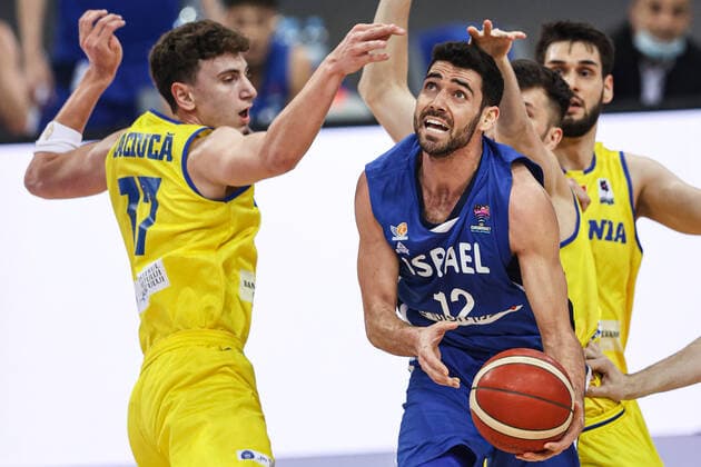 19.02.2021 GLIWICE, GLIWICE ARENA¨KOSZYKOWKA (BASKETBALL) , KWALIFIKACJE MISTRZOSTW EUROPY FIBA EUROBASKET 2021 ( European Championship, EM, Europameisterschaft QUALIFICATION FIBA EUROBASKET 2021 BANKA GLIWICE ( BUBBLE GLIWICE ¨MECZ RUMUNIA - IZRAEL ( GAME ROMANIA ISRAEL )¨NZ MIHAI MACIUCA, RAFAEL MENCO¨FOTO LUKASZ GROCHALA CYFRASPORT NEWSPIX.PL --- Newspix.pl  20210219CSLG0004
