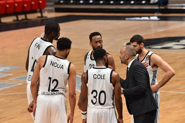 TJ Parker et ses joueurs (entraineur asvel) BASKETBALL : LDLC ASVEL vs Bayern Munich - Euroleague - 19 02 2021 FredericChambert Panoramic 