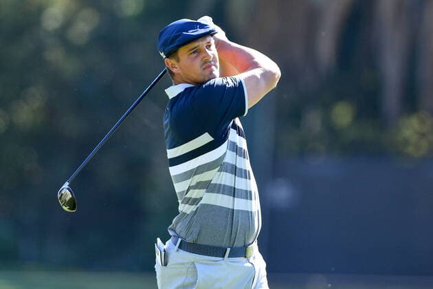PACIFIC PALISADES, CA - FEBRUARY 19: Bryson DeChambeau watches his tee shot at the 2nd hole during the second round of The Genesis Invitational golf tournament at the Riviera Country Club in Pacific Palisades, CA on February 19, 2021. The tournament was played without fans due to the COVID-19 pandemic.(Photo by Brian Rothmuller Icon Sportswire) GOLF: FEB 19 PGA, Golf Herren - The Genesis Invitational Icon210219008