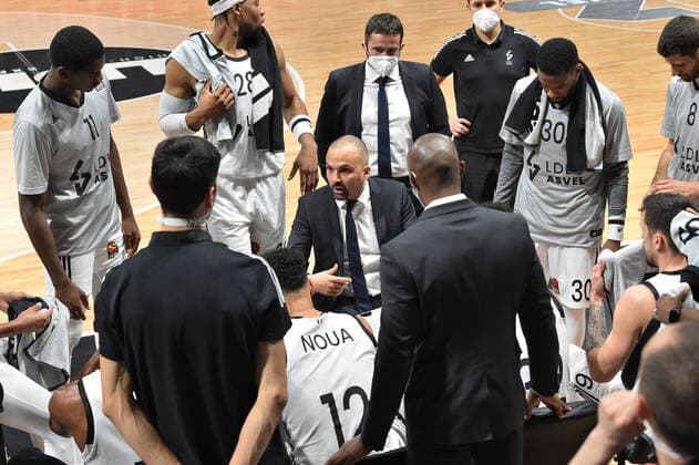TJ Parker et ses joueurs (entraineur asvel) BASKETBALL : LDLC ASVEL vs Bayern Munich - Euroleague - 19 02 2021 FredericChambert Panoramic 