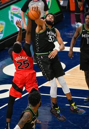 Minnesota Timberwolves center Karl-Anthony Towns (32) blocks a shot by Toronto Raptors forward Chris Boucher (25) during first half of the NBA, Basketball Herren, USA basketball game between the Toronto Raptors and the Minnesota Timberwolves at Target Center in Minneapolis, Minnesota, USA, 19 February, 2021. USA NBA Basketball Toronto Raptors at Minnesota Timberwolves !ACHTUNG: NUR REDAKTIONELLE NUTZUNG!  Copyright: xCRAIGxLASSIGx AME7043 20210220-637493922765841365