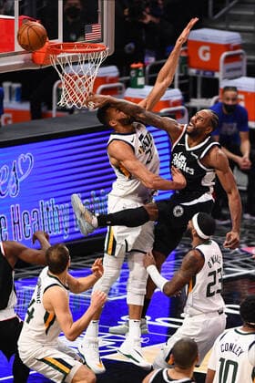 LOS ANGELES, CA - FEBRUARY 19: Los Angeles Clippers Forward Kawhi Leonard (2) fouls after trying to dunk over Utah Jazz Center Rudy Gobert (27) during a NBA, Basketball Herren, USA game between the Utah Jazz and the Los Angeles Clippers on February 19, 2021 at STAPLES Center in Los Angeles, CA. The game was played without fans due to the COVID-19 pandemic. (Photo by Brian Rothmuller Icon Sportswire) NBA: FEB 19 Jazz at Clippers Icon210219021