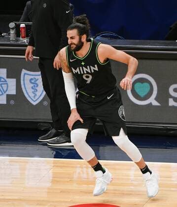 Minnesota Timberwolves guard Ricky Rubio reacts after colliding with another player during the NBA, Basketball Herren, USA basketball game between the Toronto Raptors and the Minnesota Timberwolves at Target Center in Minneapolis, Minnesota, USA, 19 February, 2021. USA NBA Basketball Toronto Raptors at Minnesota Timberwolves !ACHTUNG: NUR REDAKTIONELLE NUTZUNG!  Copyright: xCRAIGxLASSIGx AME7056 20210220-637493984325266620