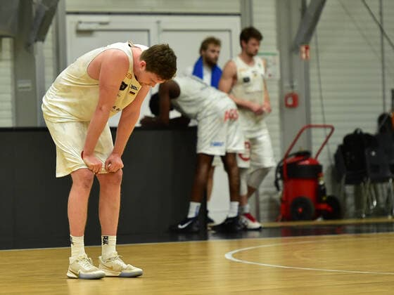 19.02.2021 - Basketball - Saison 2020 2021 - 2. Bundesliga Pro-A - 22. Spieltag: Nürnberg Falcons Basketball Club NBC - Kirchheim Knights - OGo - Moritz Sanders (4, Nürnberg Falcons BC NBC ) enttäuscht Enttäuschung nach Spielende