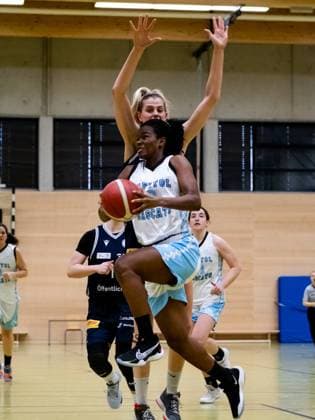 Duesseldorf, Germany, Feb. 20th Maryam Adepoju Olantuji ( 2 Bascats) in action during the Toyota 2. Basketball Bundesliga Nord between the Capitol Bascats Duesseldorf and Eintracht Braunschweig at Wekita Sportarena in Duesseldorf Toyota 2. Basketball Bundesliga Nord - Capitol Bascats Duesseldo 
