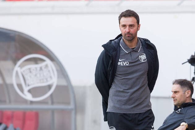 Fußball, Trainerhistorie, Kickers Offenbach Kickers Offenbach - FK Pirmasens, Regionalliga Trainer Sreto Ristic (Kickers Offenbach). Fussball-Regionalliga-Spiel zwischen Kickers Offenbach und dem FK Pirmasens am 20. Februar 2021 im Sparda-Bank-Hessen Stadion in Frankfurt am Main., Offenbach Hessen Deutschland Sparda-Bank-Hessen-Stadion