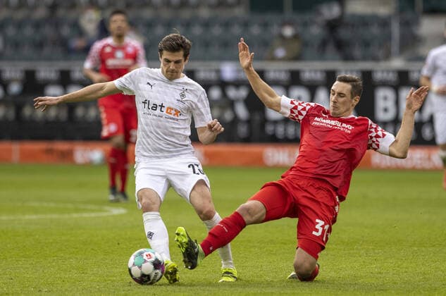 Jonas Hofmann (BMG), Dominik Kohr (Mainz) Borussia Mönchengladbach - FSV Mainz 05 20.02.2021, Fussball; 1. Bundesliga, Saison 2020 21 Foto: Moritz Müller
