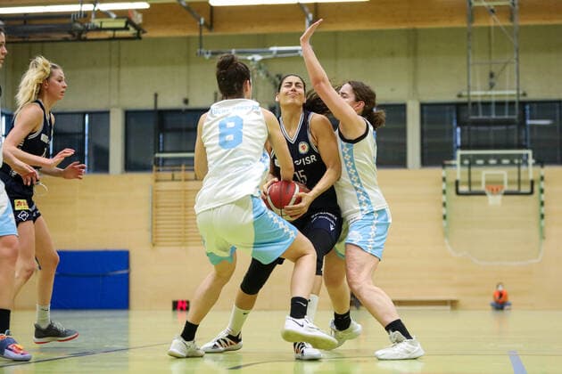 Capitol Bascats Duesseldorf gegen Eintracht Braunschweig LionPride, 20.02.2021 Arianna Zampieri ( 15), Anja Fuchs Robetin ( 8, Capitol Bascats Duesseldorf); Capitol Bascats Duesseldorf gegen Eintracht Braunschweig LionPride am 20.02.2021, Duesseldorf. Copyright: xBEAUTIFULxSPORTS KennyxBeelex