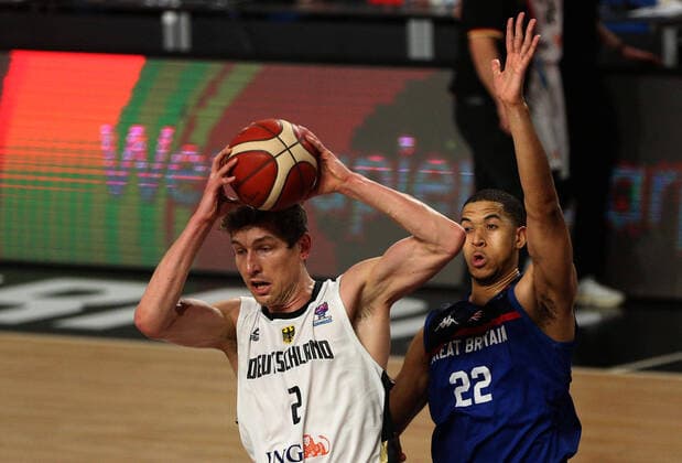 Sport Themen der Woche KW07 Sport Bilder des Tages 20.02.2021 Podgorica(Montenegro) Germany-Great Britain Eurobasket qualifiers men s basketball Andreas Seiferth(L) Germany,Myles Hesson(R) Great Britain :Str