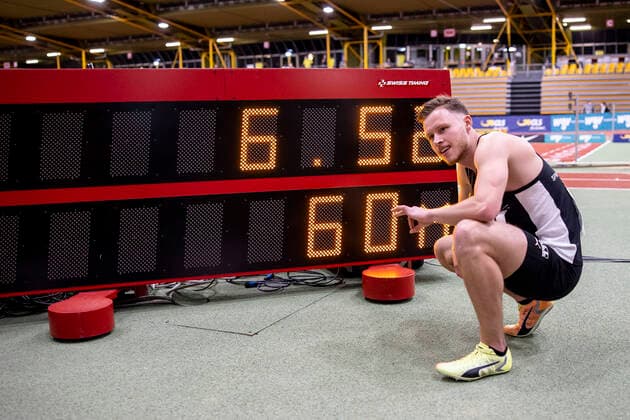Bilder des Jahres 2021, Sport 02 Februar Sport Themen der Woche KW07 Sport Bilder des Tages Deutsche Leichtathletik-Hallenmeisterschaften; Dortmund, 20.02.2021 Einstellung des Deutschen Hallenrekords über 60m: Kevin Kranz (Sprintteam Wetzlar); Deutsche Leichtathletik-Hallenmeisterschaften am 20.02.2021 in der Helmut-Koernig-Halle, Dortmund (Deutschland). *** German Athletics Indoor Championships Dortmund, 20 02 2021 Setting the German Indoor Record over 60m Kevin Kranz Sprintteam Wetzlar German Athletics Indoor Championships on 20 02 2021 at Helmut Koernig Halle, Dortmund Germany Copyright: xBEAUTIFULxSPORTS AxelxKohringx