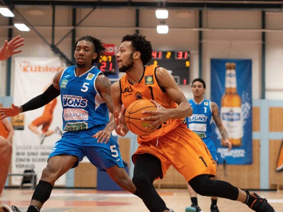 Nate Britt (Wiha Panthers Schwenningen 1) Gregory Foster (Karlsruhe Lions 5) wiha Panthers Schwenningen vs. PS Karlsruhe LIONS, Basketball, BARMER 2. BASKETBALL BUNDESLIGA, 22. Spieltag 2020 2021, 20.02.2021, wiha Panthers Schwenningen vs. PS Karlsruhe LIONS, Basketball, BARMER 2. BASKETBALL BUNDESLIGA, 22. Spieltag 2020 2021, 20.02.2021, Villingen-Schwenningen Copyright: xMiclasxHaasis Eibner-Pressefotox EP_mhs