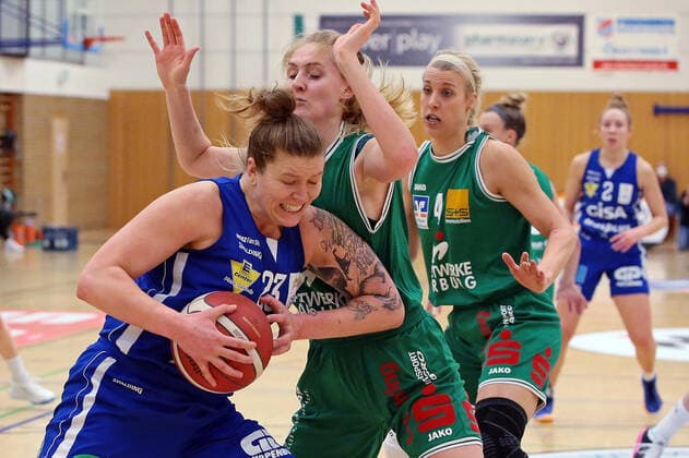 20.02.2021, xovx, Basketball Damen 1. Bundesliga, BC Pharmaserv Marburg - GISA Lions SV Halle v.l. Klaudia Grudzien (Gisa Lions SV Halle), Hanna Crymble (BC Pharmaserv Marburg), Marie Bertholdt (BC Pharmaserv Marburg) Marburg Sporthalle Georg-Gaßmann-Stadion Hessen Deutschland (DE)