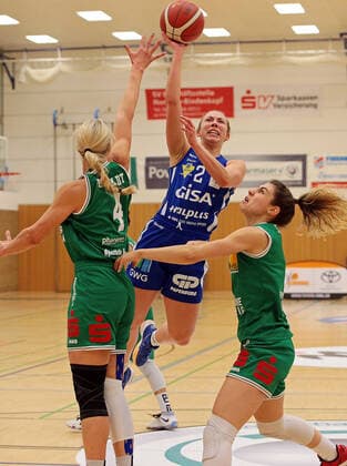 20.02.2021, xovx, Basketball Damen 1. Bundesliga, BC Pharmaserv Marburg - GISA Lions SV Halle v.l. Marie Bertholdt (BC Pharmaserv Marburg), Darien Huff (Gisa Lions SV Halle), Lisa Kiefer (BC Pharmaserv Marburg) Marburg Sporthalle Georg-Gaßmann-Stadion Hessen Deutschland (DE)
