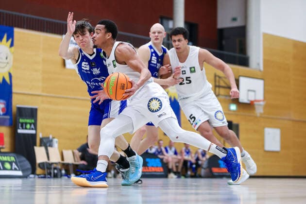 ART Giants Duesseldorf gegen TKS 49ers Stahnsdorf, 20.02.2021 Dennis Mavin ( 2 ART Giants Duesseldorf) am Ball; ART Giants Duesseldorf gegen TKS 49ers Stahnsdorf am 20.02.2021, Duesseldorf Oberkassel. Copyright: xBEAUTIFULxSPORTS KennyxBeelex