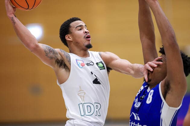 ART Giants Duesseldorf gegen TKS 49ers Stahnsdorf, 20.02.2021 Dennis Mavin ( 2 ART Giants Duesseldorf) un Yannick Hildebrandt ( 8 TKS 49ers Stahnsdorf)l; ART Giants Duesseldorf gegen TKS 49ers Stahnsdorf am 20.02.2021, Duesseldorf Oberkassel. Copyright: xBEAUTIFULxSPORTS KennyxBeelex