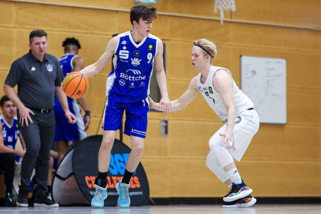 ART Giants Duesseldorf gegen TKS 49ers Stahnsdorf, 20.02.2021 Linus Jannik ( 9 TKS 49ers Stahnsdorf) und Patrick Liebert ( 1 ART Giants Duesseldorf); ART Giants Duesseldorf gegen TKS 49ers Stahnsdorf am 20.02.2021, Duesseldorf Oberkassel. Copyright: xBEAUTIFULxSPORTS KennyxBeelex