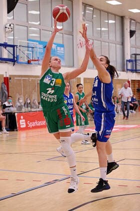 20.02.2021, xovx, Basketball Damen 1. Bundesliga, BC Pharmaserv Marburg - GISA Lions SV Halle v.l. Alexandra Wilke (BC Pharmaserv Marburg), Barbora Kasparkowa (Gisa Lions SV Halle) Marburg Sporthalle Georg-Gaßmann-Stadion Hessen Deutschland (DE)
