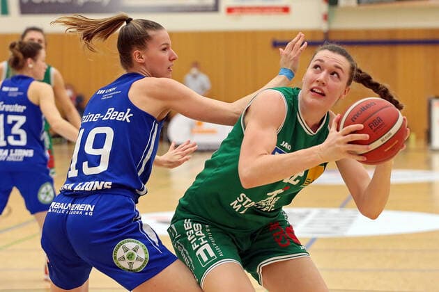 20.02.2021, xovx, Basketball Damen 1. Bundesliga, BC Pharmaserv Marburg - GISA Lions SV Halle v.l. Meret Kleine-Beek (Gisa Lions SV Halle), Johanna Klug (BC Pharmaserv Marburg) Marburg Sporthalle Georg-Gaßmann-Stadion Hessen Deutschland (DE)