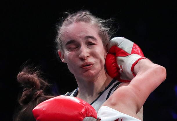 Bilder des Jahres 2021, Sport 02 Februar Sport Themen der Woche KW07 Sport Bilder des Tages KRASNOGORSK, MOSCOW REGION, RUSSIA - FEBRUARY 20, 2021: Russia s Tatyana Alekseyeva in her bout against Russia s Fatima Dudiyeva at the Winline Boxing Night show at Vegas City Hall. Valery Sharifulin TASS  TS0F7640