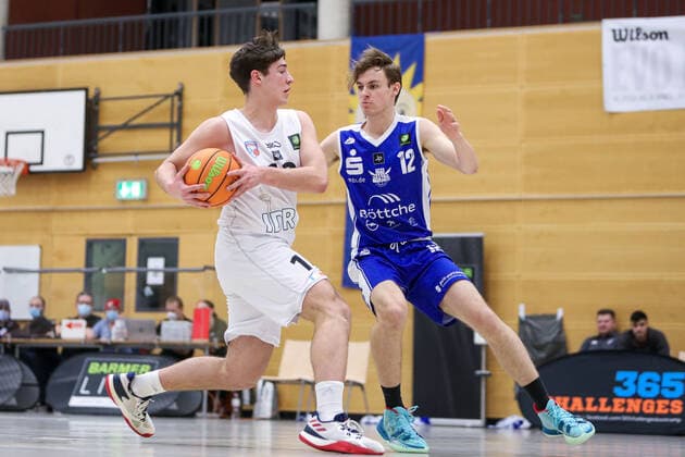 ART Giants Duesseldorf gegen TKS 49ers Stahnsdorf, 20.02.2021 Din Pobric ( 12 ART Giants Duesseldorf) und Ferdinand von Saldern ( 4 TKS 49ers Stahnsdorf im blauen Shirt); ART Giants Duesseldorf gegen TKS 49ers Stahnsdorf am 20.02.2021, Duesseldorf Oberkassel. Copyright: xBEAUTIFULxSPORTS KennyxBeelex