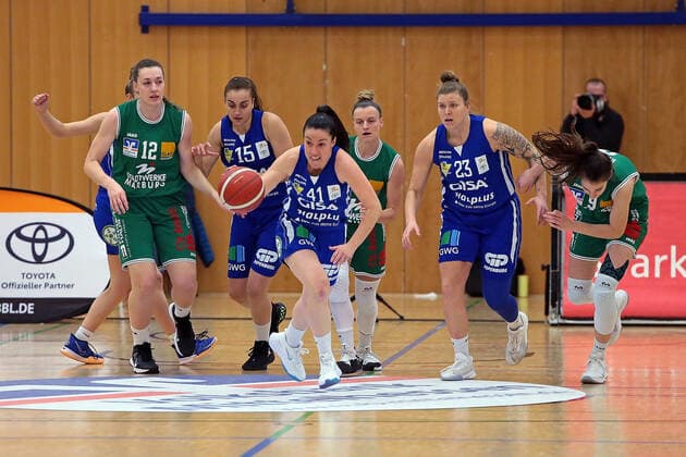 20.02.2021, xovx, Basketball Damen 1. Bundesliga, BC Pharmaserv Marburg - GISA Lions SV Halle v.l. Darien Huff (Gisa Lions SV Halle), Johanna Klug (BC Pharmaserv Marburg), Styliani Fouraki (Gisa Lions SV Halle), Eilidh Simpson (Gisa Lions SV Halle), Alexandra Wilke (BC Pharmaserv Marburg), Klaudia Grudzien (Gisa Lions SV Halle), Lisa Kiefer (BC Pharmaserv Marburg) Marburg Sporthalle Georg-Gaßmann-Stadion Hessen Deutschland (DE)
