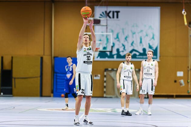 20.02.2021, Herren, Basketball, Saison 2020 2021, 2. Bundesliga, Pro B Süd, College Wizards - Ahorn Camp BIS Baskets Speyer Rouven Roessler (College Wizards 33) beim Freiwurf. Karlsruhe Institut für und Sportwis Baden-Württemberg Germany