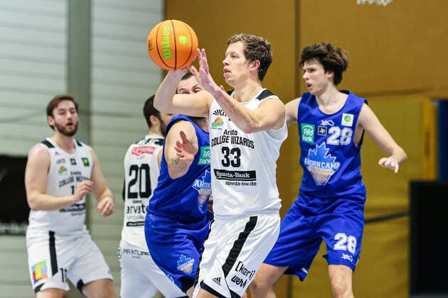 20.02.2021, Herren, Basketball, Saison 2020 2021, 2. Bundesliga, Pro B Süd, College Wizards - Ahorn Camp BIS Baskets Speyer Rouven Roessler (College Wizards 33) am Ball. Karlsruhe Institut für und Sportwis Baden-Württemberg Germany