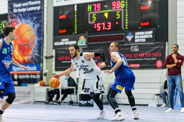 20.02.2021, Herren, Basketball, Saison 2020 2021, 2. Bundesliga, Pro B Süd, College Wizards - Ahorn Camp BIS Baskets Speyer Alexander Thompson (College Wizards 20) dribbelt zum Angriff. Karlsruhe Institut für und Sportwis Baden-Württemberg Germany