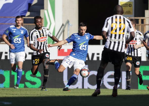 Adrien Thomasson 26 FOOTBALL : Strasbourg vs Angers - Ligue 1 Uber Eats - 21 02 2021 ElyxandroCegarra Panoramic 