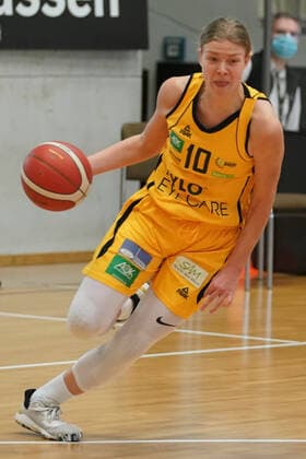 21.02.2021 - DBBL - inexio Royals Saarlouis - Xcyde Angels Noerdlingen - Basketball - Saarlouis - Basketball-Bundesliga ( DBBL , 18.Spieltag , Saison 2020 21 , inexio Saarlouis Royals (gelb) - Xcyde Angels Noerdlingen (blau) am 21.02.2021 in der Stadtgartenhalle Saarlouis . Im Bild Klaudija Perisa ( Saarlouis ) . Saarlouis Stadtgartenhalle Saarland Germany