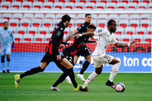 Habib Maiga (FC Metz) - Hicham Boudaoui (OGC Nice) - Pierre Lees Melou (OGC Nice) FOOTBALL : OGC Nice vs FC Metz - Ligue 1 Uber Eats - Nice - 21 02 2021 NorbertScanella PanoramiC 