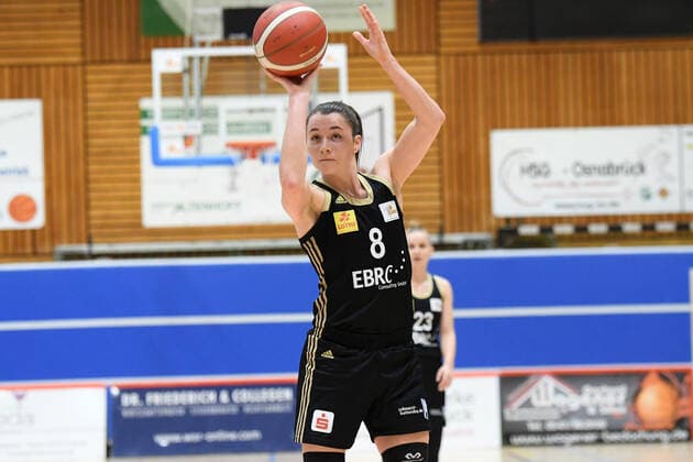 Basketball: Toyota 1. DBBL, 18. Spieltag, GiroLive-Panthers Osnabrück vs. TK Hannover am 21.02.2021 in der OSC-Halle in Osnabrück. Tessa Stammberger (TK Hannover) beim Freiwurf. Osnabrück OSC-Halle Niedersachsen Deutschland