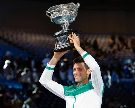 Sieger Novak Djokovic mit dem Pokal, Siegerehrung,Praesentation Herren Einzel Finale, Endspiel Australian Open 2021 - Melbourne Park - Melbourne - Victoria - Australia - 21 02 2021.
