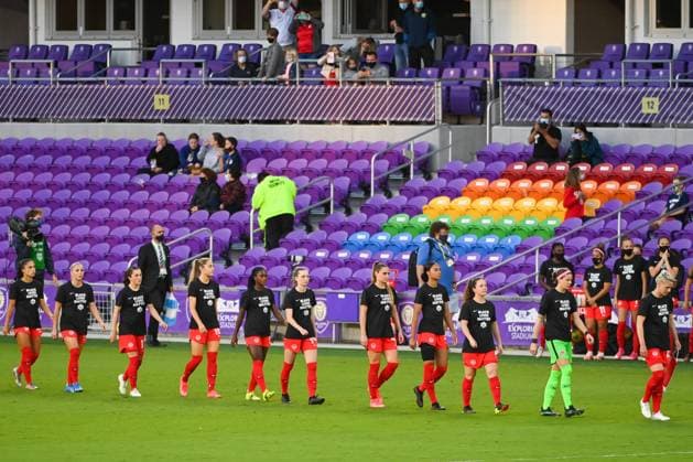 Fußball, Damen Länderspiel, SheBelieves Cup, Argentinien - Kanada Orlando, Florida, Feb 21st 2021: Team Canada enters the stadium prior to the SheBelieves Cup International Womens match between Argentina and Canada at Exploria Stadium in Orlando, Florida. SheBelieves Cup - Argentina v Canada 