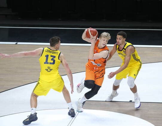 Keye van der Vuurst de Vries (1) of Netherlands and Charles Barton (4) , Christopher Czerapowicz (13) of Sweden during the FIBA Eurobasket Qualifiers Group D match between Netherlands and Sweden at Besiktas Akatlar Arena in Istanbul , Turkey on February 22 , 2021. 