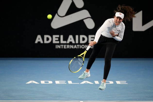 ADELAIDE, AUSTRALIA - FEBRUARY 23: Johanna Konta of Great Britain serves the ball against Shelby Rogers of United States during their singles match on day two of the Adelaide International tennis tournament at Memorial Drive on February 23, 2021 in Adelaide, Australia. (Photo by Peter Mundy Speed Media Icon Sportswire) TENNIS: FEB 23 - Adelaide International Icon210223043